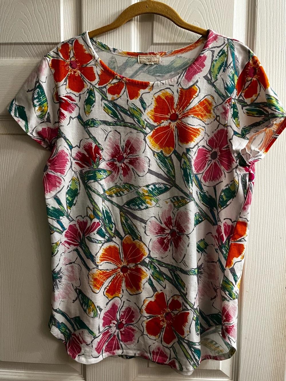 CUPIO~FLORAL~ROUND HEM~PULLOVER~M